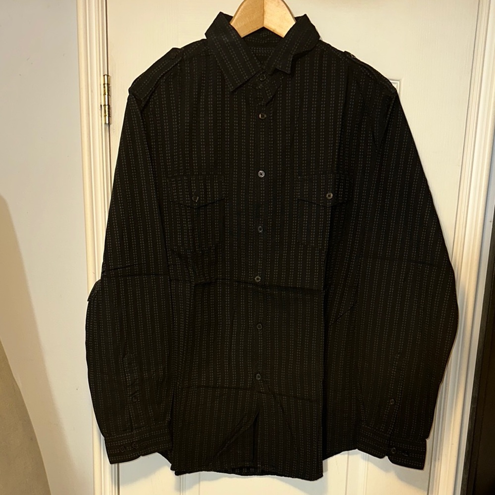 Men’s Mossimo Black Slim Fit Button-Up Shirt Size Medium